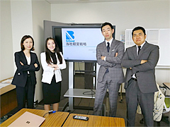 筒井チーム：（左から）胡桃澤理恵さん、筒井美帆さん、飯田智紀さん、金長佳祐さん