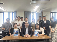 ゲストスピーカー（国連関係者）による講演の様子