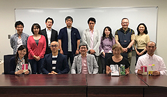 髙橋教授（写真中央）をはじめとした研究会参加メンバー