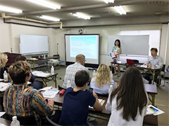 講義中の須田敏子教授