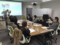 専門科目「マーケティング戦略」（担当：宮副謙司教授） 増村岳史氏の授業内講演の様子